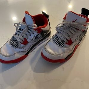 Jordan 4 Fire 1s size 1 youth